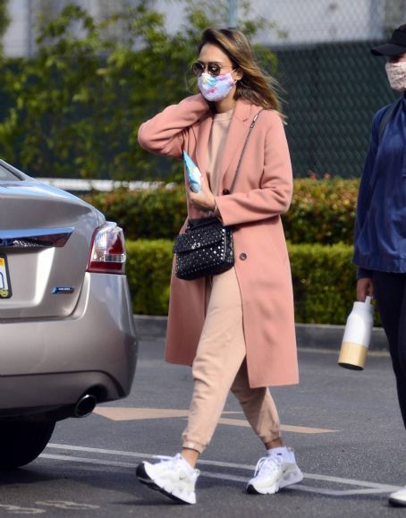 Jessica Alba - Seen while leaving a tennis lesson in Los ...