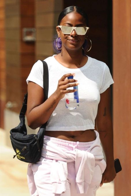 Justine Skye – Leaving Gigi Hadid’s apartment in New York - FamousFix