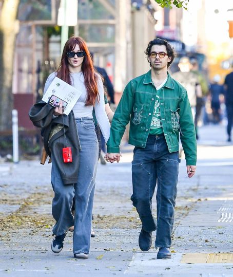 Sophie Turner – With Joe Jonas step out with a realtor in NYC