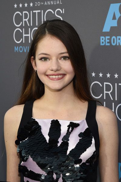 Who is Mackenzie Foy dating? Mackenzie Foy boyfriend, husband