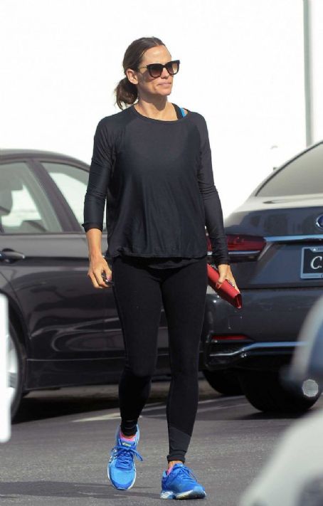Jennifer Garner in Running Tights and Asics Gel-Kayano 24 1st August 2018