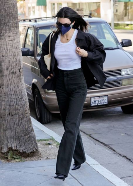 Kendall Jenner – Out for a meeting in Los Angeles