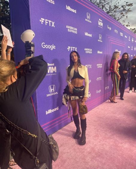 Kylie Cantrall – Got social