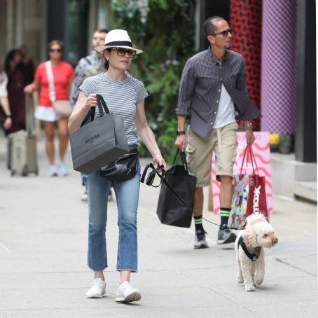 Julianna Margulies – Seen shopping at Todd Snyder in New York