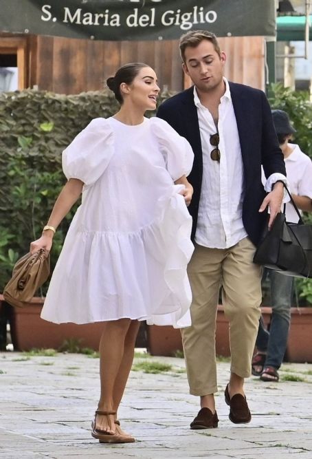 Olivia Culpo – Steps out in Venice