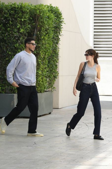 Kendall Jenner – Seen while out in West Hollywood