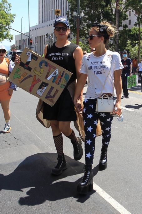 Kate Beckinsale – Seen at ‘Bans Off Our Bodies’ Women’s March in LA