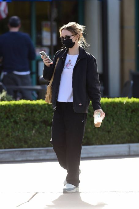 Lily-Rose Depp – Grocery shopping in Los Angeles | Lily-Rose Depp ...