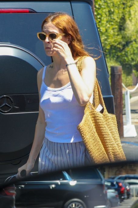 Riley Keough – Was photographed leaving the Brentwood Country Mart