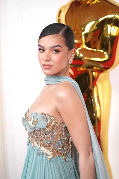 Hailee Steinfeld - The 96th Annual Academy Awards (2024) - FamousFix