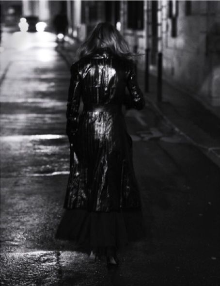 Isabelle Huppert - Elle Magazine Pictorial [France] (18 November 2016)