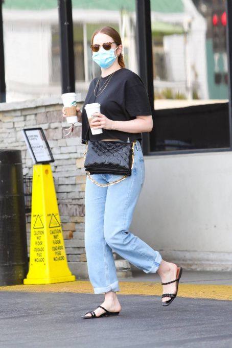 Emma Stone – Steps out for a morning coffee in Pacific Palisades