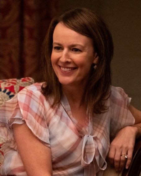 Little Fires Everywhere - Rosemarie DeWitt