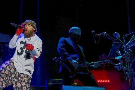 Who is Wes Borland dating? Wes Borland girlfriend, wife