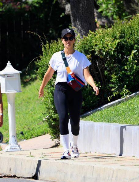 Jessica Alba – Exercising with a walk through Beverly Hills