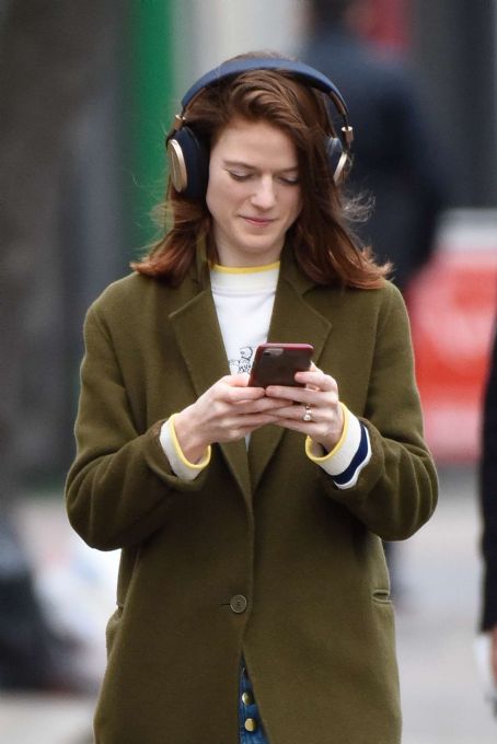 Rose Leslie – Picking up some groceries in London