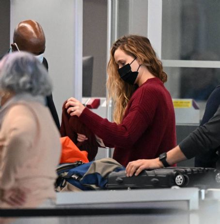 Jennifer Lawrence – Spotted at JFK Airport in New York