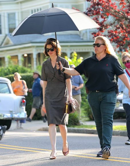 Anne Hathaway – Filming ‘Mother’s Instinct’ in Union County in New Jersey