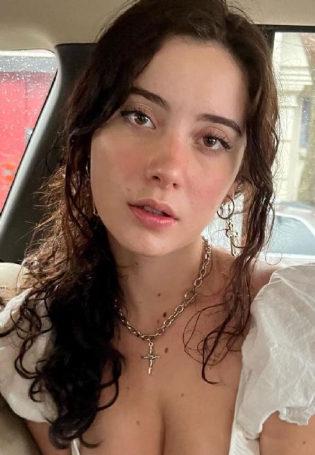 Emily Cocea Photos - Emily Cocea Picture Gallery - FamousFix