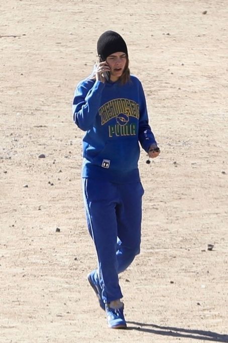 Cara Delevingne – Seen at the dog park in Los Angeles