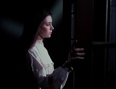 Madeleine Stowe- as Annie Crane