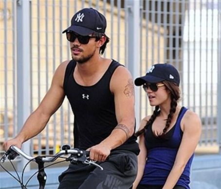 Fliming Tracers in NYC 7.21 | Marie Avgeropoulos Picture #26340785 ...